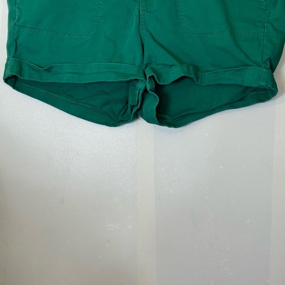 Torrid 3.5 Inch Stretch Twill Mid-Rise Button Fly Short - Picture 6 of 13